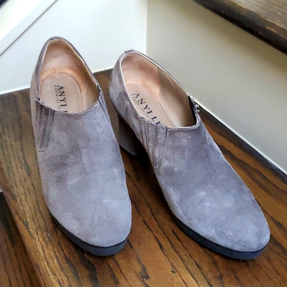 Taupe booties from Anyi Lu size 8 - Picture 2 of 7